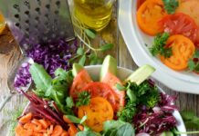 채소 중심 식단이 체중 감량에 미치는 영향 close-up photo of vegetable salad