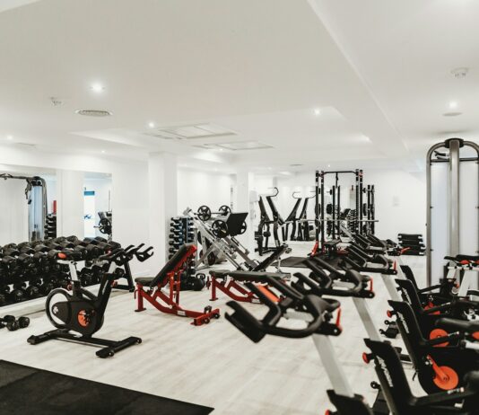 전문가가 추천하는 최고의 운동 기구와 장비 black spin exercise bike lot