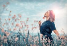규칙적인 운동과 균형 잡힌 식단 필수 woman holding red flower