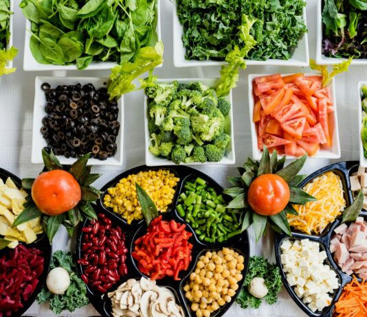 당뇨 전단계, 식습관 개선이 예방과 관리의 핵심입니다 macro shot of vegetable lot