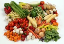 면역력 지키는 첫걸음, 일상에서 실천하는 건강 식습관 a pile of different types of vegetables on a white surface