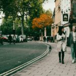 “일상 속 작은 변화, 직장인 건강을 지킨다” a couple of people walking down a street